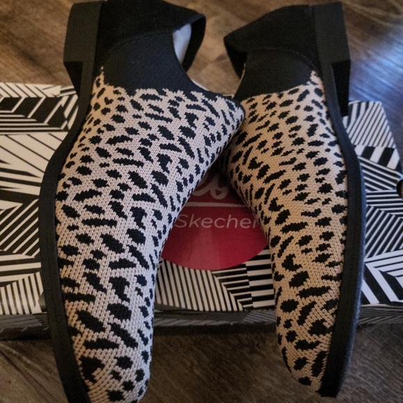 Cleo's by Skechers - Picture 3 of 4